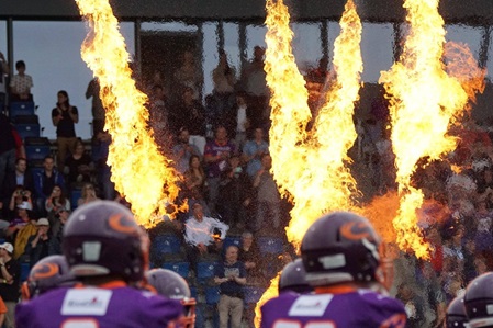 Flammeneffekte im Stadion bei Frankfurt Universe