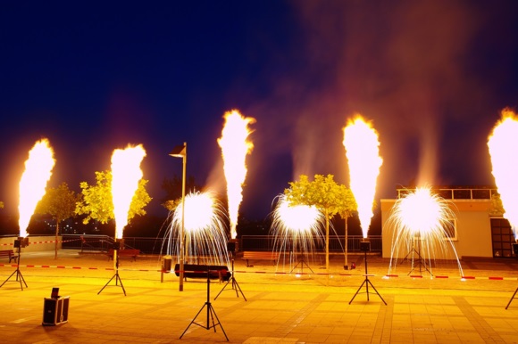Flammenshow und Feuerwerk Nachbarschaftsfest Frankfurt