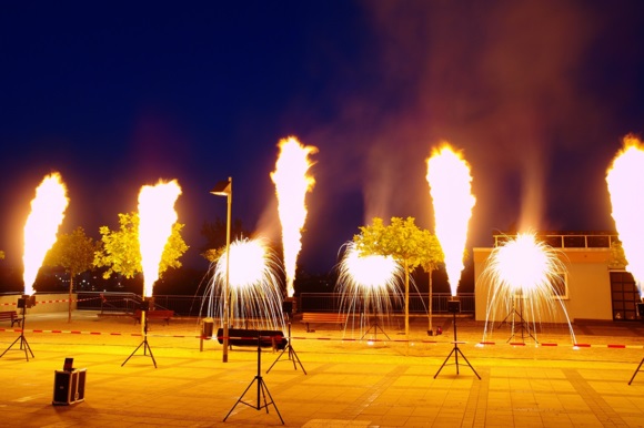 Flammenshow und Feuerwerk Nachbarschaftsfest Frankfurt