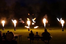 Flammenshow mit Feuerwerk in Bruchköbel