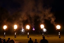 Flammenshow mit Feuerwerk in Bruchköbel