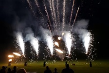 Flammenshow mit Feuerwerk in Bruchköbel